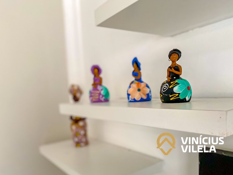 Apto Térreo 2 quartos sendo 1 suite (ambos com ar), acomodam