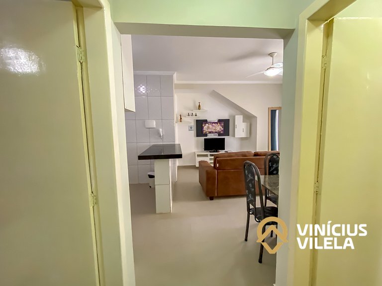 Apto Térreo 2 quartos sendo 1 suite (ambos com ar), acomodam