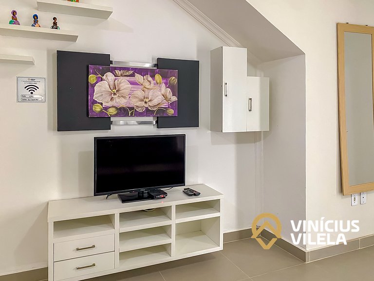 Apto Térreo 2 quartos sendo 1 suite (ambos com ar), acomodam