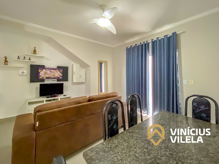 Apto Térreo 2 quartos sendo 1 suite (ambos com ar), acomodam