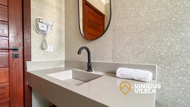 Apto Térreo todo reformado com 2 quartos ambos com ar condic