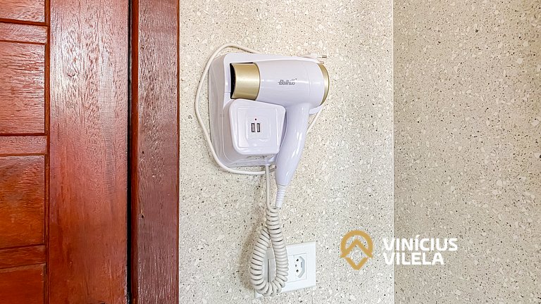 Apto Térreo todo reformado com 2 quartos ambos com ar condic