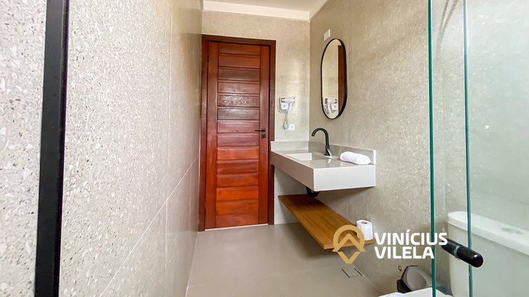 Apto Térreo todo reformado com 2 quartos ambos com ar condic