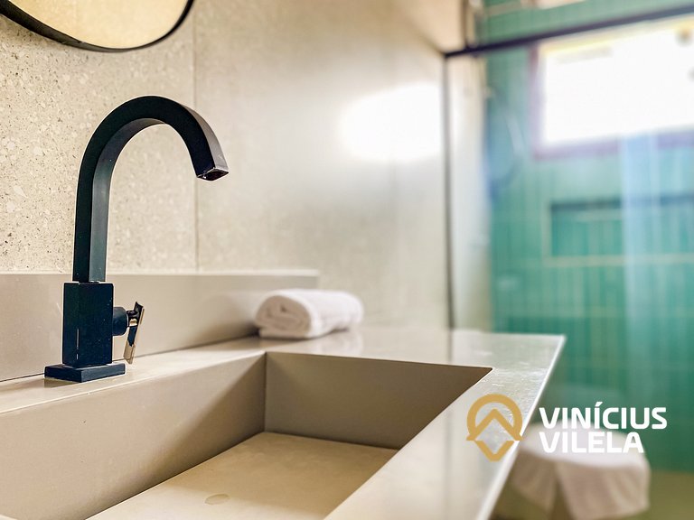 Apto Térreo todo reformado com 2 quartos ambos com ar condic