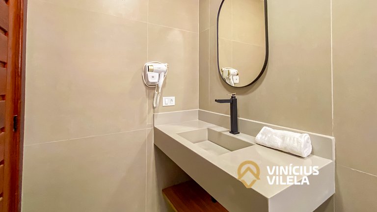 Apto Térreo todo reformado com 2 quartos ambos com ar condic