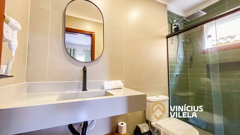 Apto Térreo todo reformado com 2 quartos ambos com ar condic