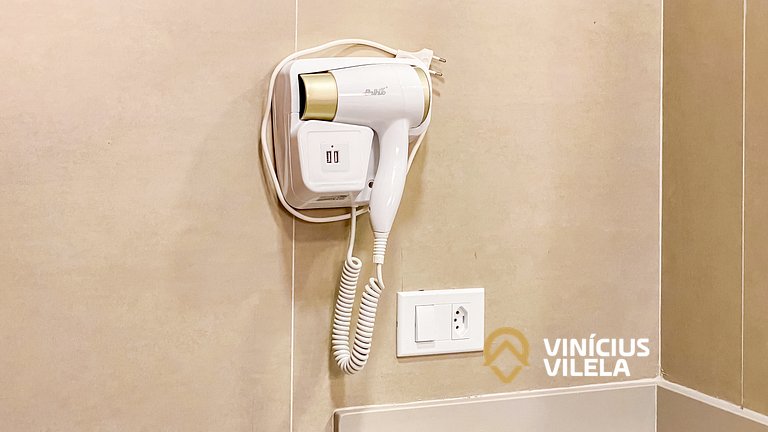 Apto Térreo todo reformado com 2 quartos ambos com ar condic