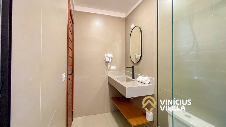 Apto Térreo todo reformado com 2 quartos ambos com ar condic