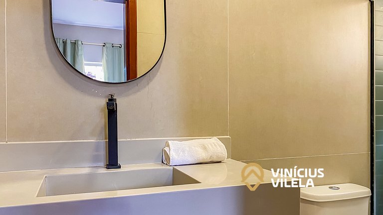 Apto Térreo todo reformado com 2 quartos ambos com ar condic