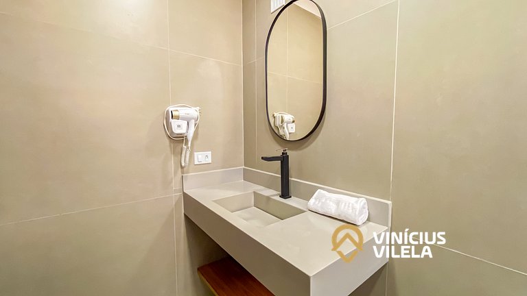 Apto Térreo todo reformado com 2 quartos ambos com ar condic