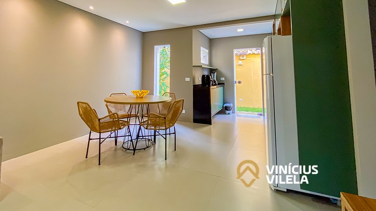 Apto Térreo todo reformado com 2 quartos ambos com ar condic