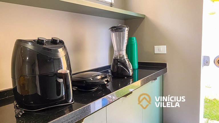 Apto Térreo todo reformado com 2 quartos ambos com ar condic