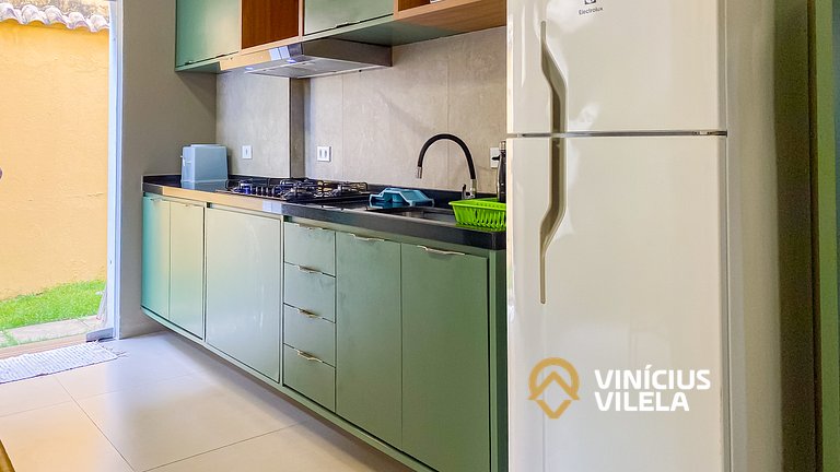 Apto Térreo todo reformado com 2 quartos ambos com ar condic