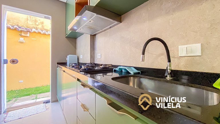 Apto Térreo todo reformado com 2 quartos ambos com ar condic