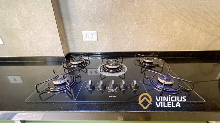 Apto Térreo todo reformado com 2 quartos ambos com ar condic