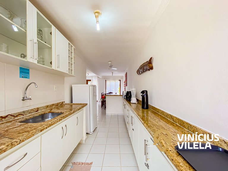 Casa com 3 suítes (todas com ar condicionado), internet 300M