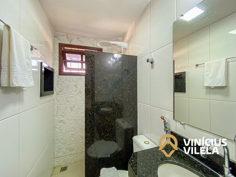 Casa diferenciada e reformada, com 3 suítes (todas com ar co