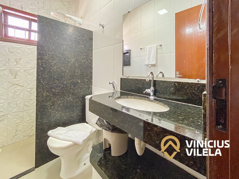 Casa diferenciada e reformada, com 3 suítes (todas com ar co