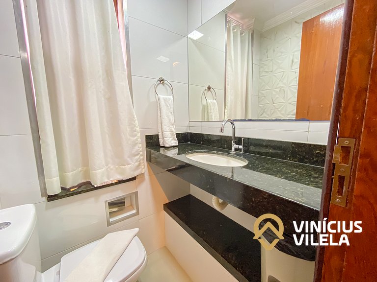 Casa diferenciada e reformada, com 3 suítes (todas com ar co