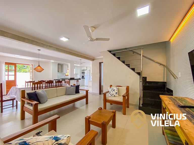 Casa diferenciada e reformada, com 3 suítes (todas com ar co