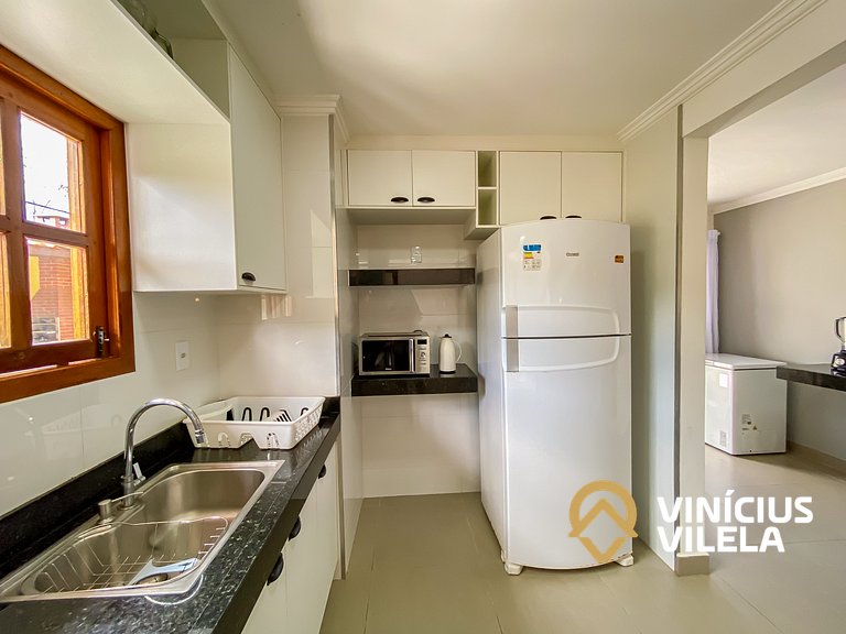 Casa diferenciada e reformada, com 3 suítes (todas com ar co