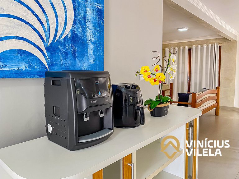 Casa diferenciada e reformada, com 3 suítes (todas com ar co