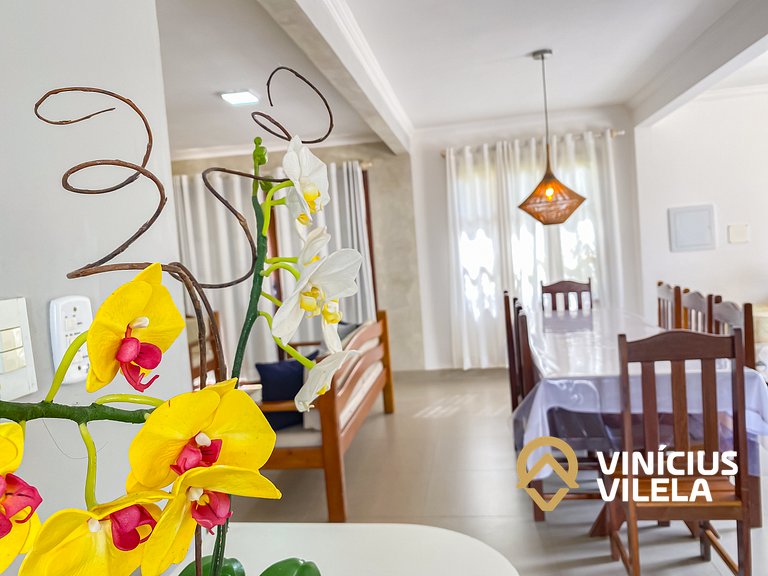 Casa diferenciada e reformada, com 3 suítes (todas com ar co