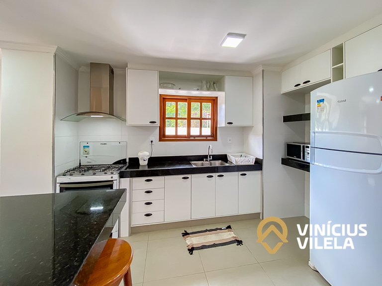 Casa diferenciada e reformada, com 3 suítes (todas com ar co