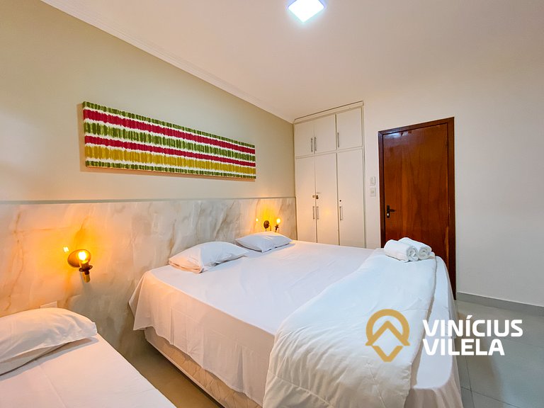 Casa toda reformada com 3 suítes (todas com ar condicionado)