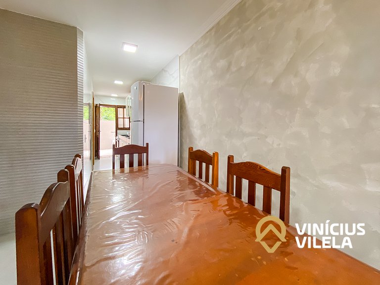 Casa toda reformada com 3 suítes (todas com ar condicionado)