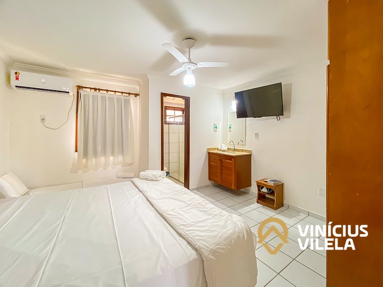 Casa com 3 Suites (todas com ar condicionado), internet priv