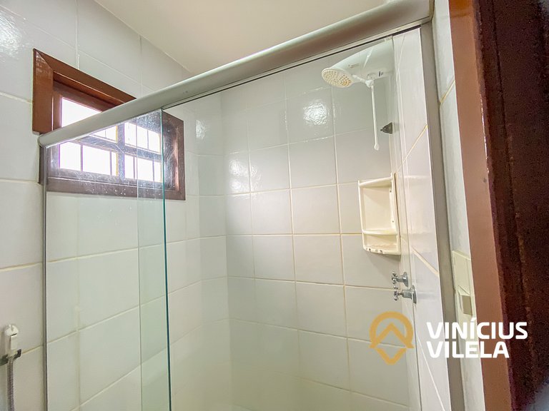 Casa com 3 Suites (todas com ar condicionado), internet priv