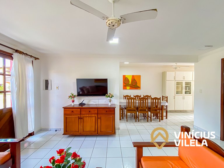 Casa com 3 Suites (todas com ar condicionado), internet priv