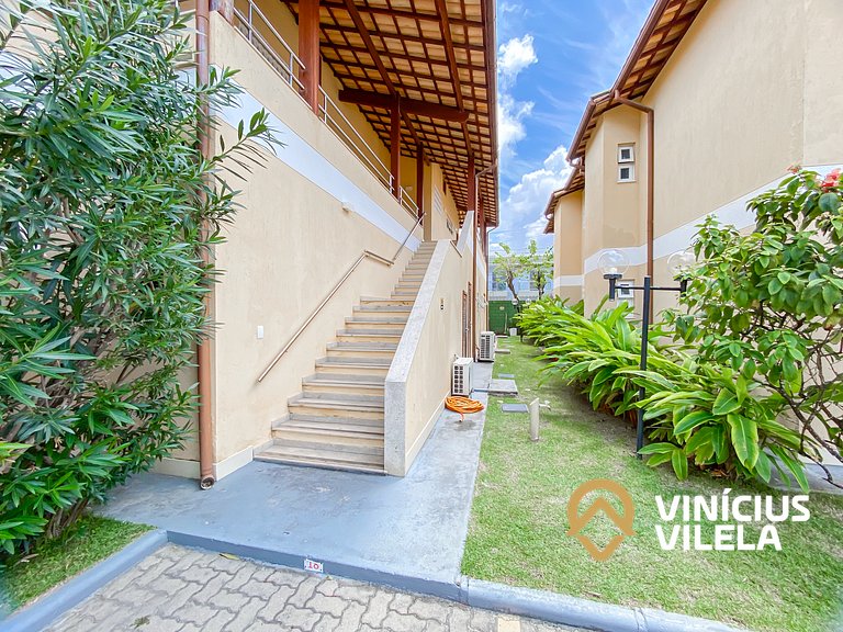 Apto no pavimento superior com 2 quartos (ambos com ar condi