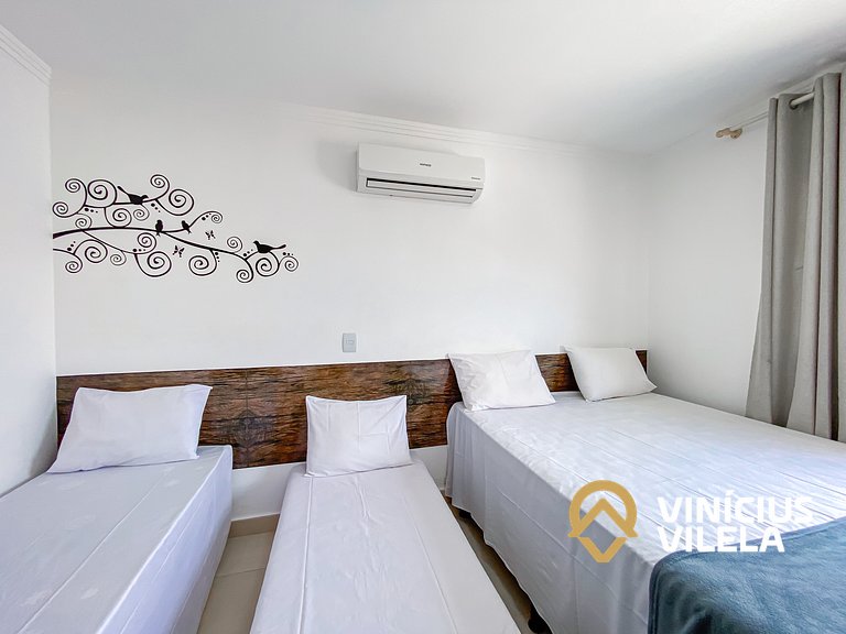 Apto no pavimento superior com 2 quartos (ambos com ar condi