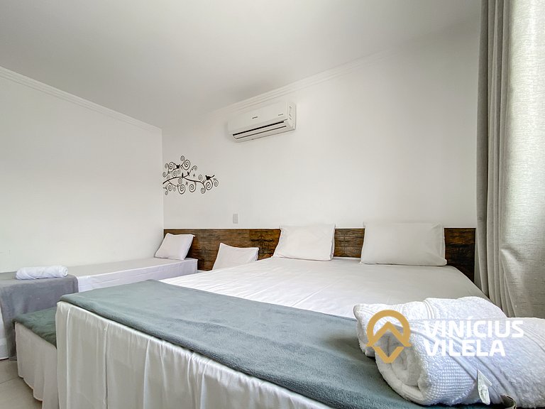 Apto no pavimento superior com 2 quartos (ambos com ar condi