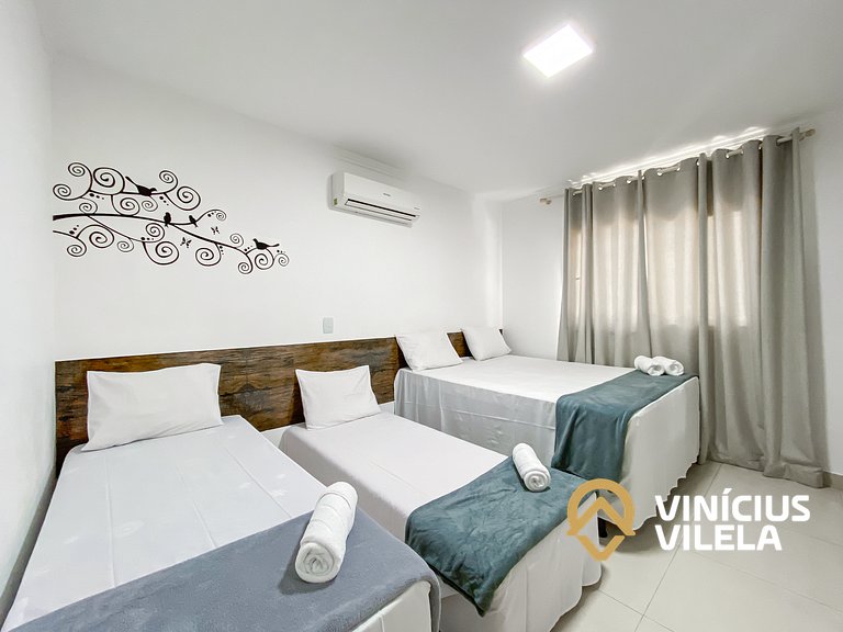 Apto no pavimento superior com 2 quartos (ambos com ar condi