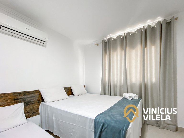 Apto no pavimento superior com 2 quartos (ambos com ar condi