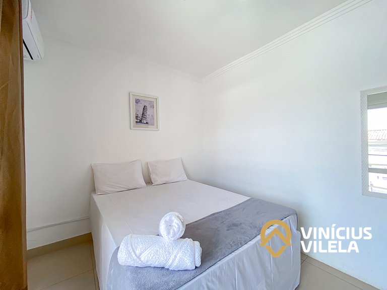 Apto no pavimento superior com 2 quartos (ambos com ar condi