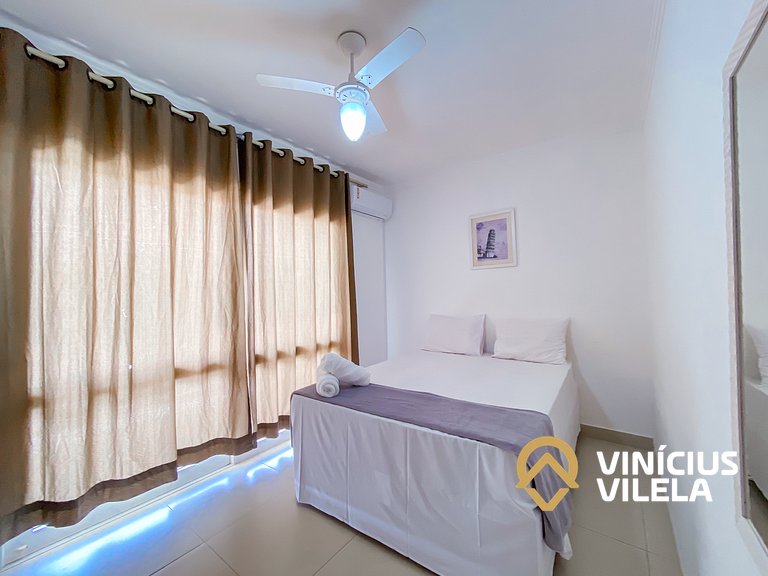 Apto no pavimento superior com 2 quartos (ambos com ar condi