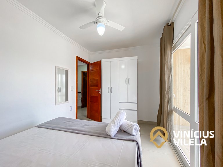 Apto no pavimento superior com 2 quartos (ambos com ar condi