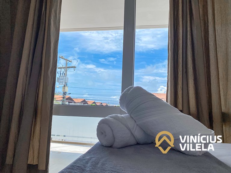 Apto no pavimento superior com 2 quartos (ambos com ar condi