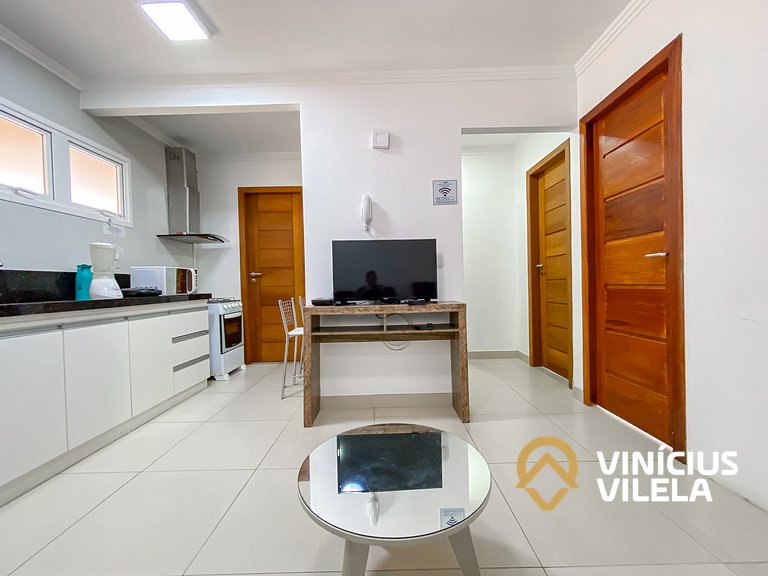 Apto no pavimento superior com 2 quartos (ambos com ar condi