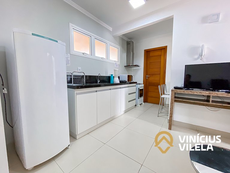 Apto no pavimento superior com 2 quartos (ambos com ar condi