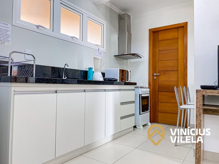 Apto no pavimento superior com 2 quartos (ambos com ar condi