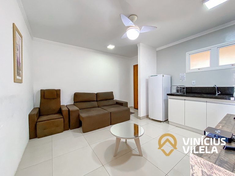 Apto no pavimento superior com 2 quartos (ambos com ar condi