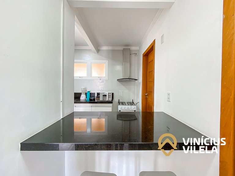 Apto no pavimento superior com 2 quartos (ambos com ar condi