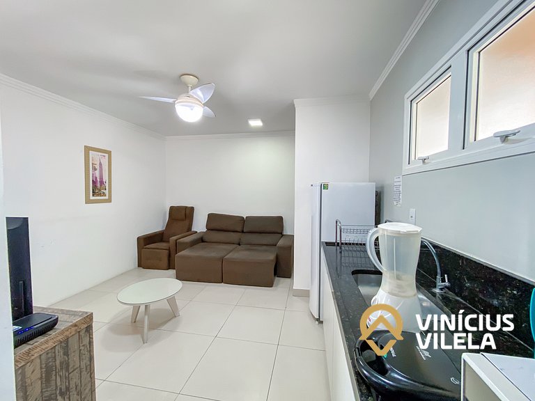 Apto no pavimento superior com 2 quartos (ambos com ar condi