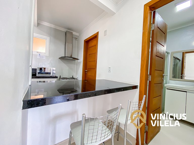 Apto no pavimento superior com 2 quartos (ambos com ar condi