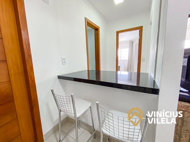 Apto no pavimento superior com 2 quartos (ambos com ar condi